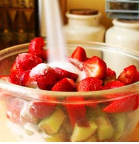strawberry-rhubarb-pie-recipe-step-by-step-instructions - 3