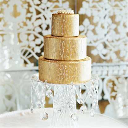 Cake with gold fondant